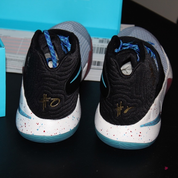 Nike Kyrie 2 Freestyle Doernbecher 898641-001 - Picture 4 of 7